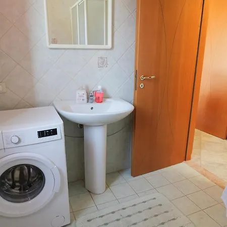 Indipendente A Due Passi Dal Mare 度假居 *