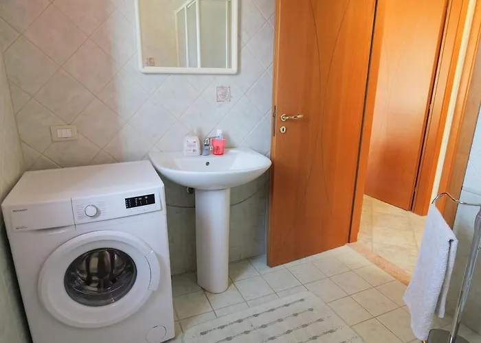 Indipendente A Due Passi Dal Mare 度假居 *